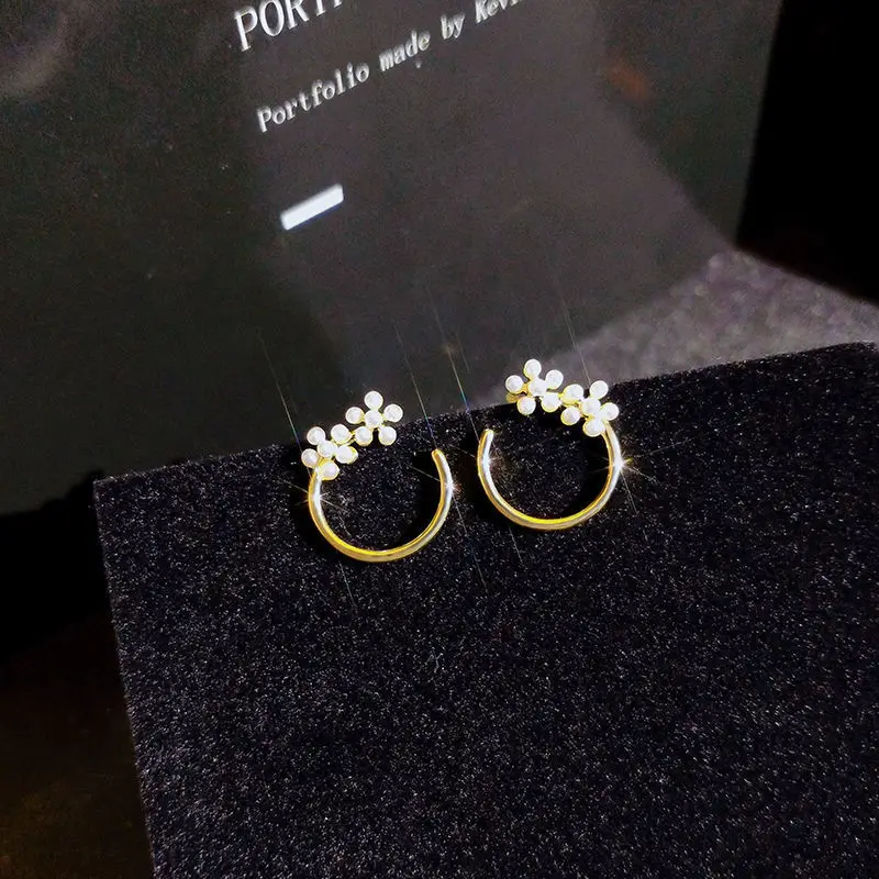 

Pearl flower ear buckle 2022 trendy light luxury high-end earrings niche design earrings