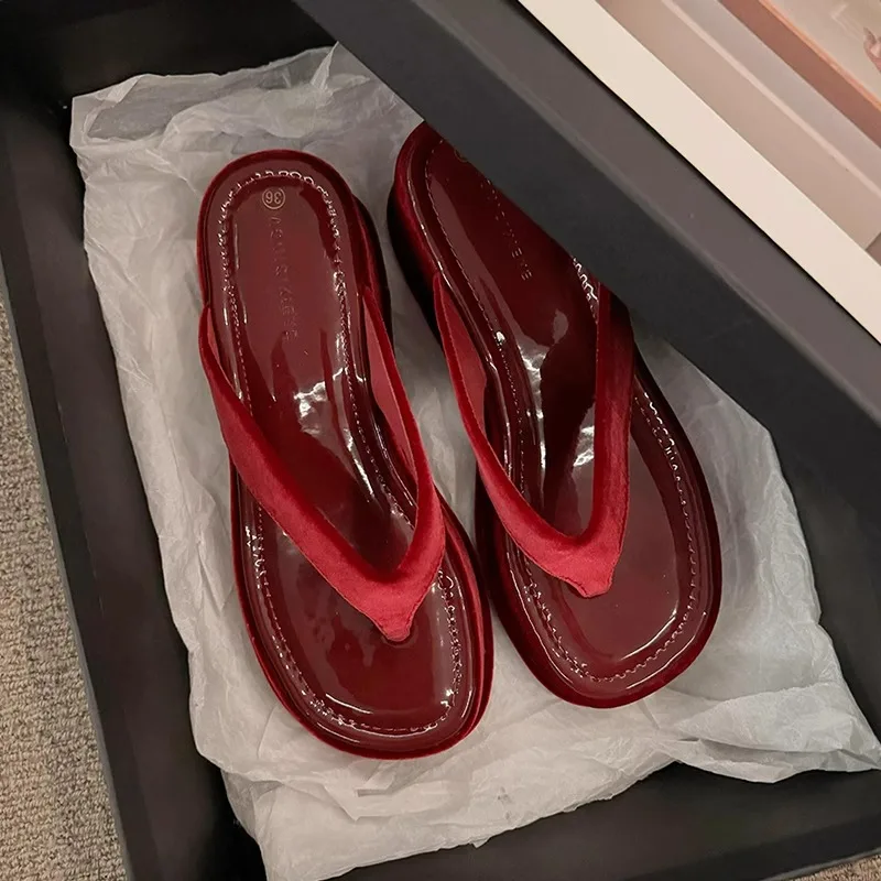 Шлепанцы женские резиновые на платформе роскошные сланцы пляжные дизайнерские