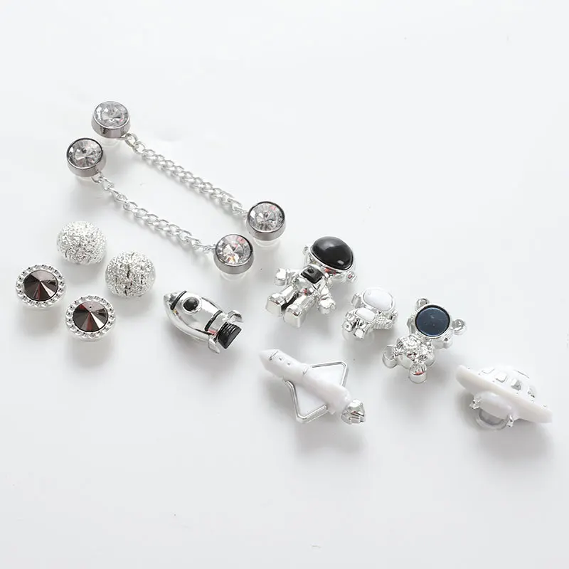 Hot Sale 12Pcs/Set Trendy Rhinestone Croc Charms Designer Diy Shoes Decaration Accessories Silver Astro Alien Metal Accessories