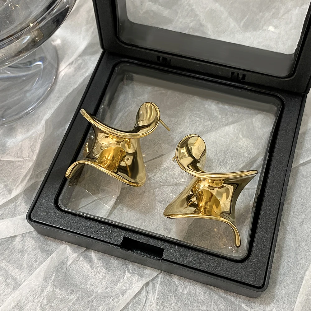 Женские серьги-гвоздики с абстрактными геометрическими фигурами