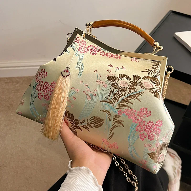 

2024 New Chain Fashion Women Shoulder Crossbody Bag Ladies Flower Tassel Women's Handbags Purses Shell Lock Bags Beige Gold Pink