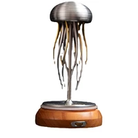 Фантастическая "живая" медуза, очень эффектная безделушка на стол