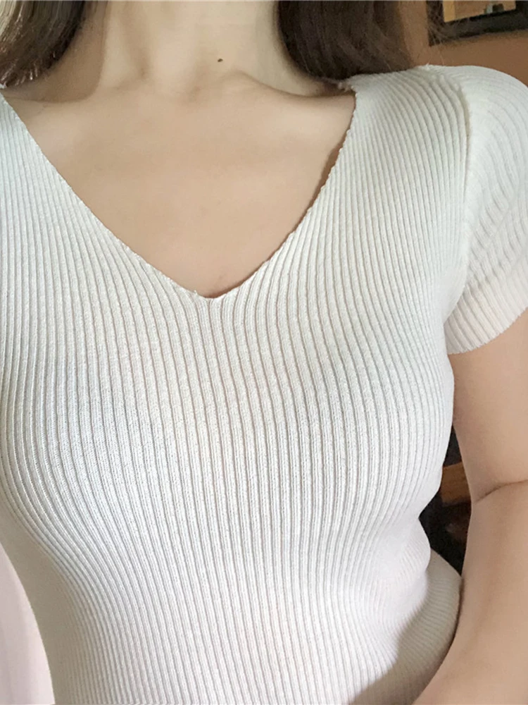 

Летние сексуальные женские футболки ITOOLIN 2022, трикотажный кроп-топ с V-образным вырезом, Женская однотонная Милая одежда для женщин, футболка