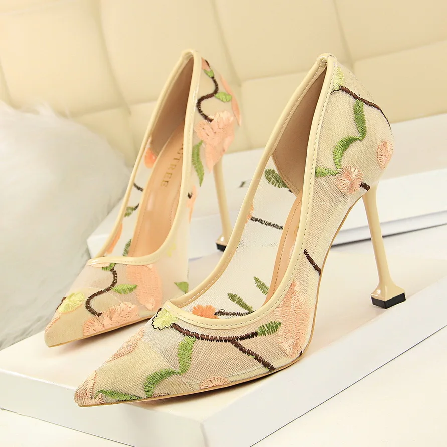 

Pointed Toe Mesh Hollow Out Sandals Floral Embroidered Stiletto Summer Fashion High Heels Shallow Female Pumps Zapatillas Mujer