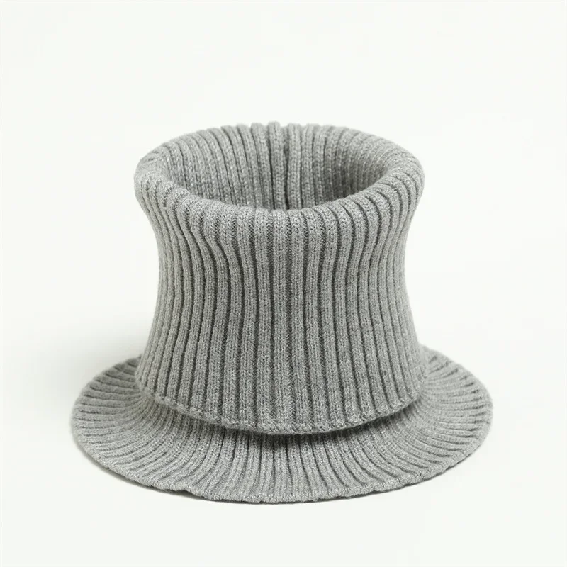 Вязаный шарф с оборками