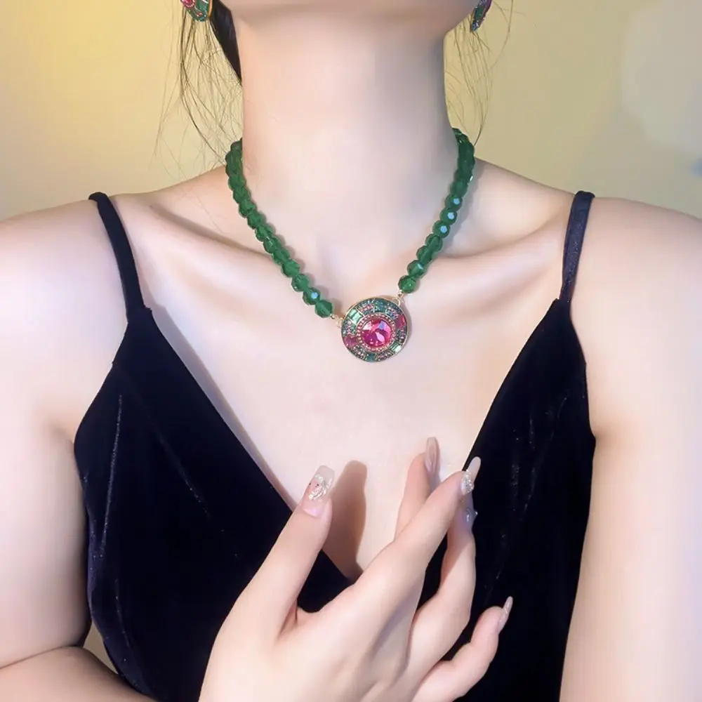 Женские круглые серьги-гвоздики в стиле ретро