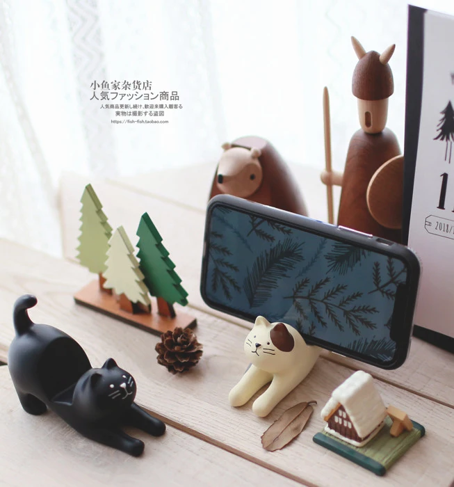 

Black and white cat stretching waist, cat resin phone holder, desktop phone holder decoration