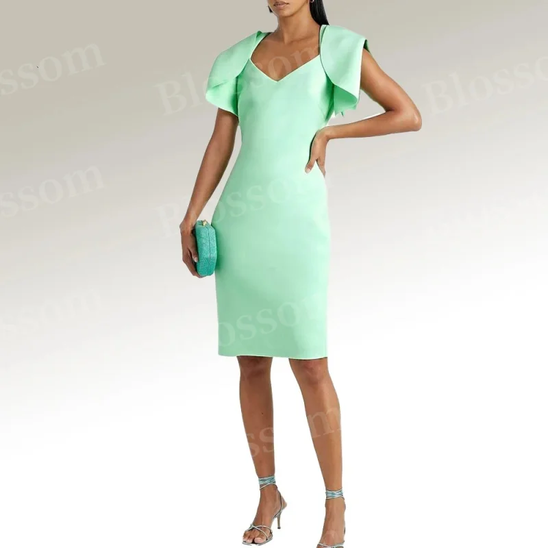 Женское платье с юбкой-годе коротким рукавом и V-образным вырезом