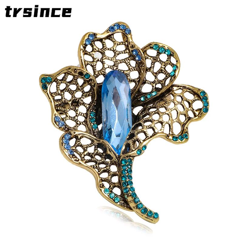 

Vintage Brooch Elegant Delicate Crystal Corsage Brooches High-grade Alloy Flowers Rhinestone Pins Unique Openwork Design Jewelry