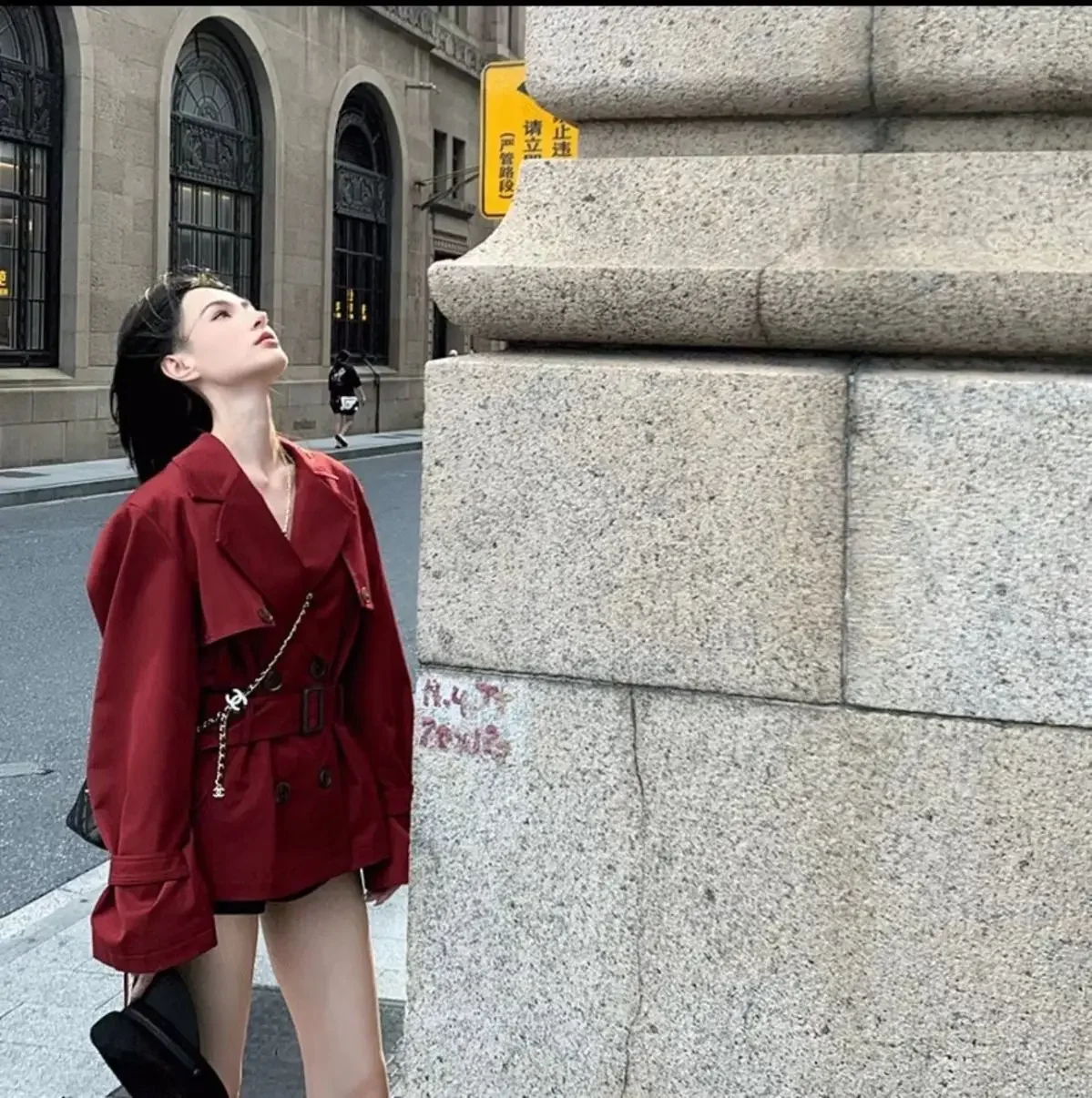 2024 Женская красная куртка с поясом элитный дизайн