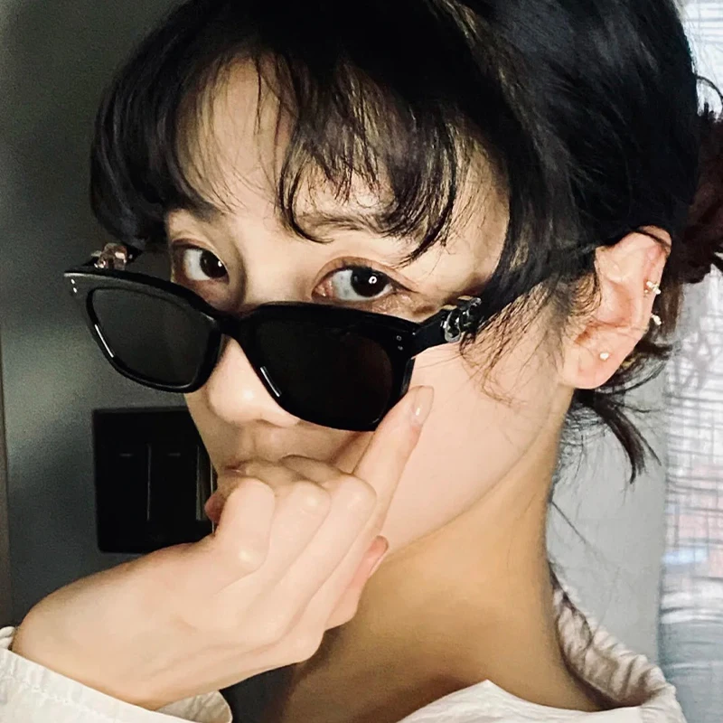 

Yuumi Xoxo Sunglasses For Women Mens Black Eyewear Cat eye MGlasses Spy Fashion Oversized Luxury Designer Brand Jennie Korea