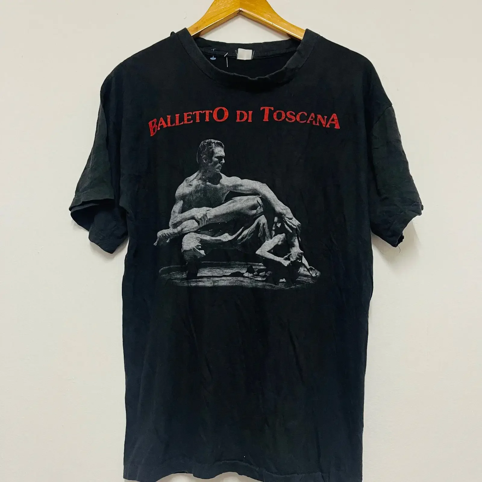 Фото Винтажная футболка 90-х годов Balletto Di Toscana Tour 1998, черная, редкая, в стиле стритвир, с элементами танцевального искусства, винтажная, с эффектом потертости, стильная, дышащая №1