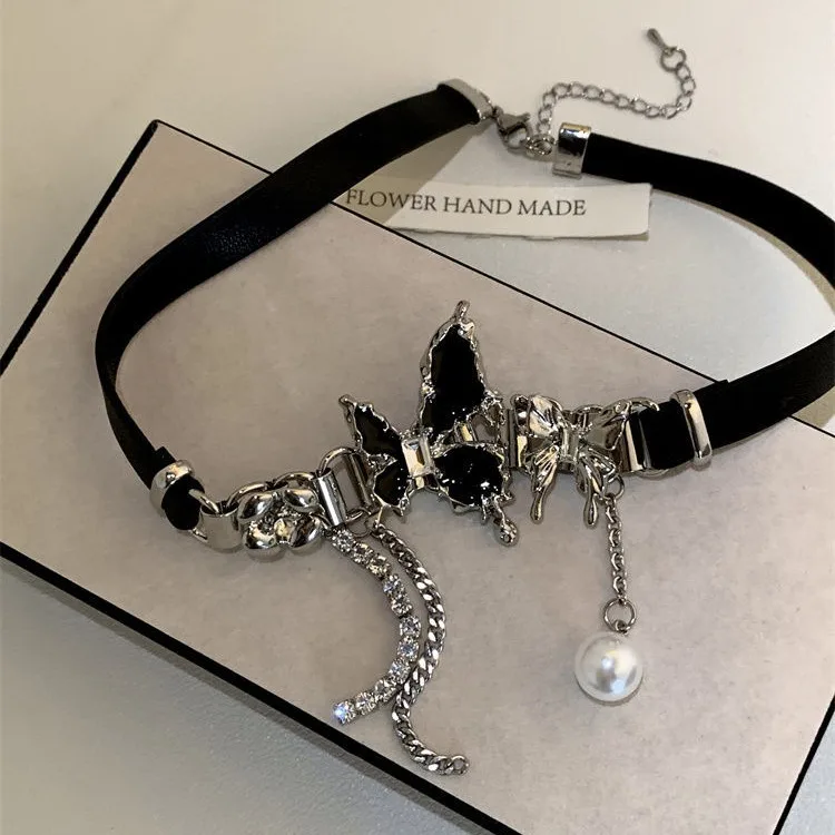 Замшевое ожерелье