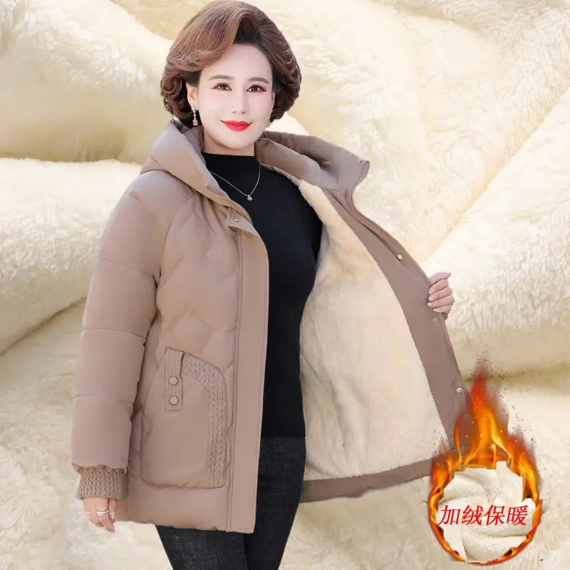 Женская зимняя стеганая куртка на пуговицах с капюшоном T518