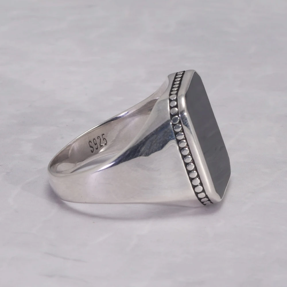 Серебряное кольцо из натуральной твердой кожи и черным квадратным плоским