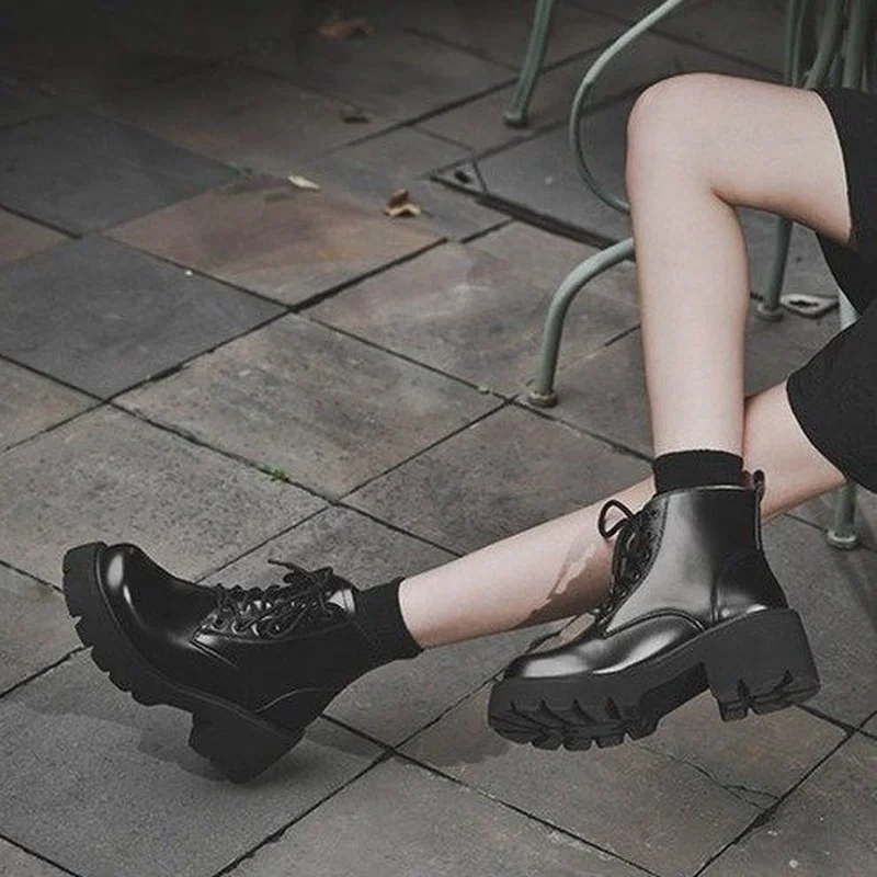 

Женские ботинки, женские черные ботильоны из лакированной кожи на массивной танкетке в стиле панк и готика, Новое поступление