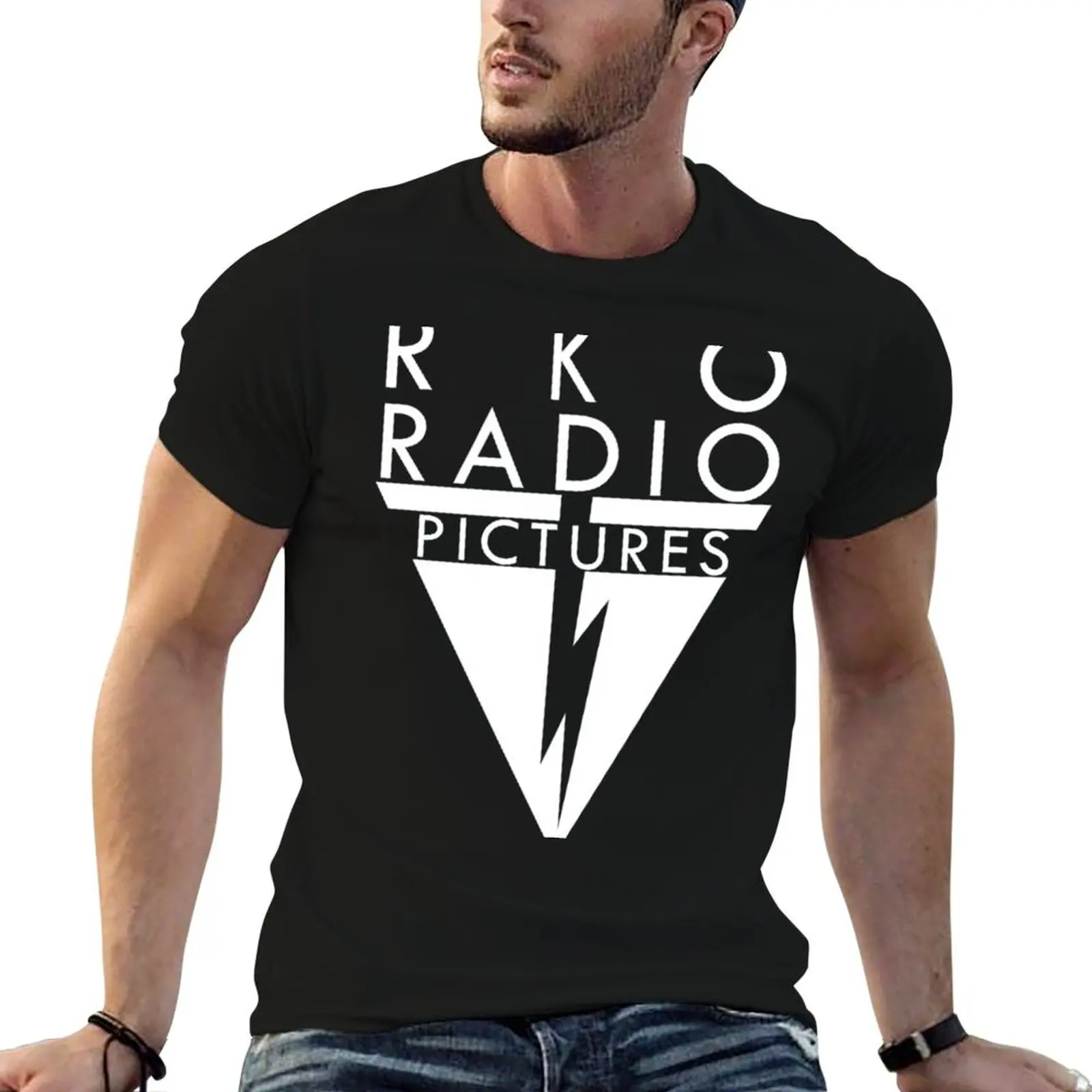 Фото Футболка с логотипом RKO Radio Pictures, базовая повседневная футболка стандартного кроя №1