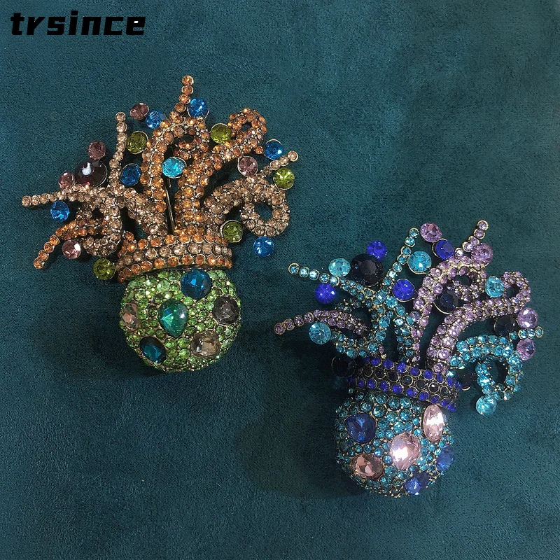 

Creative Fashion Women Crystal Sea Animal Brooches Badges Octopus Brooch Vintage Rhinestone Corsage Suit Banquet Jewelry Gift