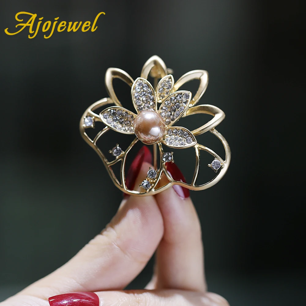 

Ajojewel Hollow Lotus Flower Brooch Shell Pearl Jewelry Woman Trend 2023 New Rhinestone Clothes Safety Pin Man Chinese Gift