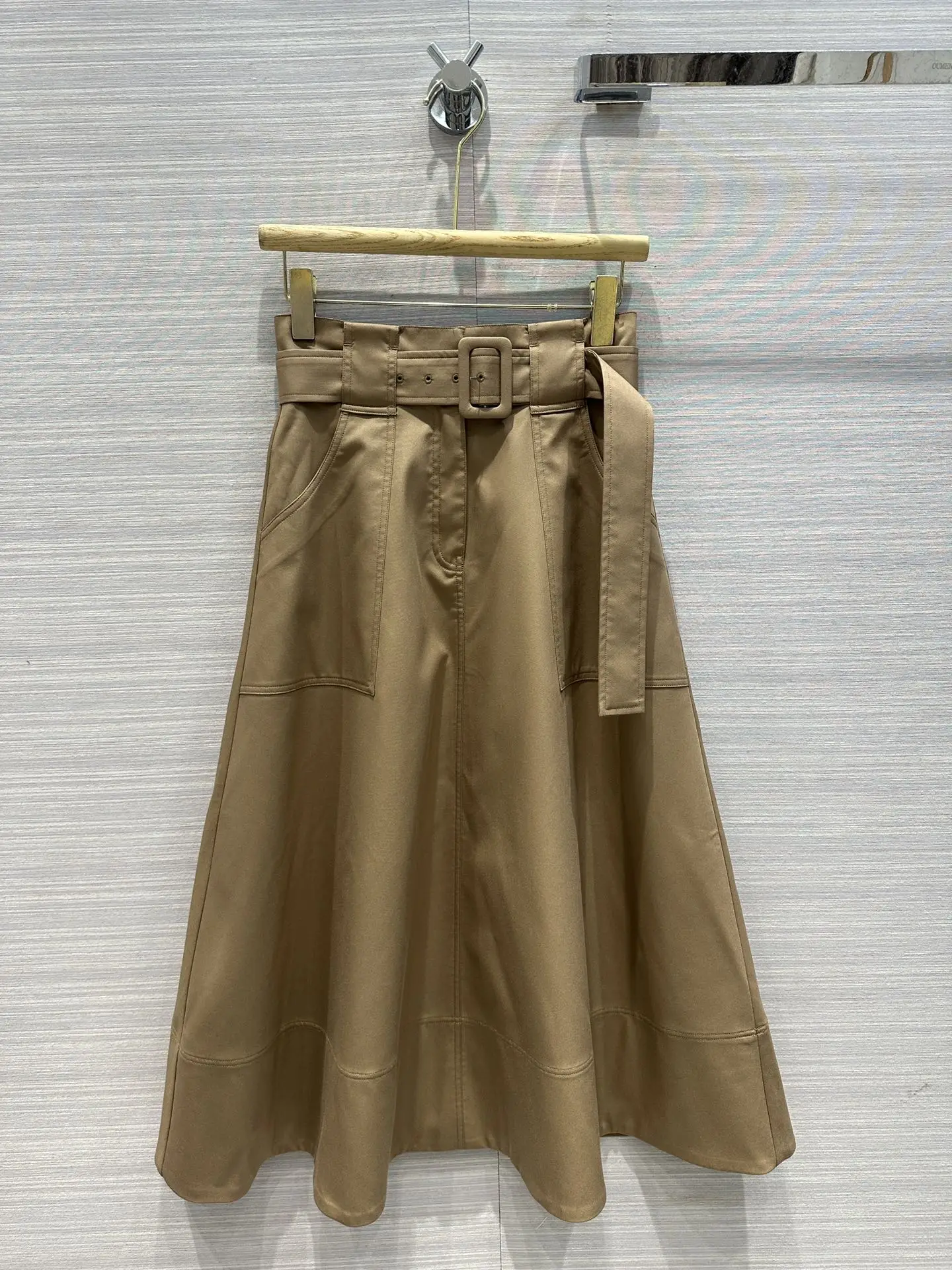 

2023New for early fall! Three-dimensional cut mid-length skirt! Distribute this cloth belt