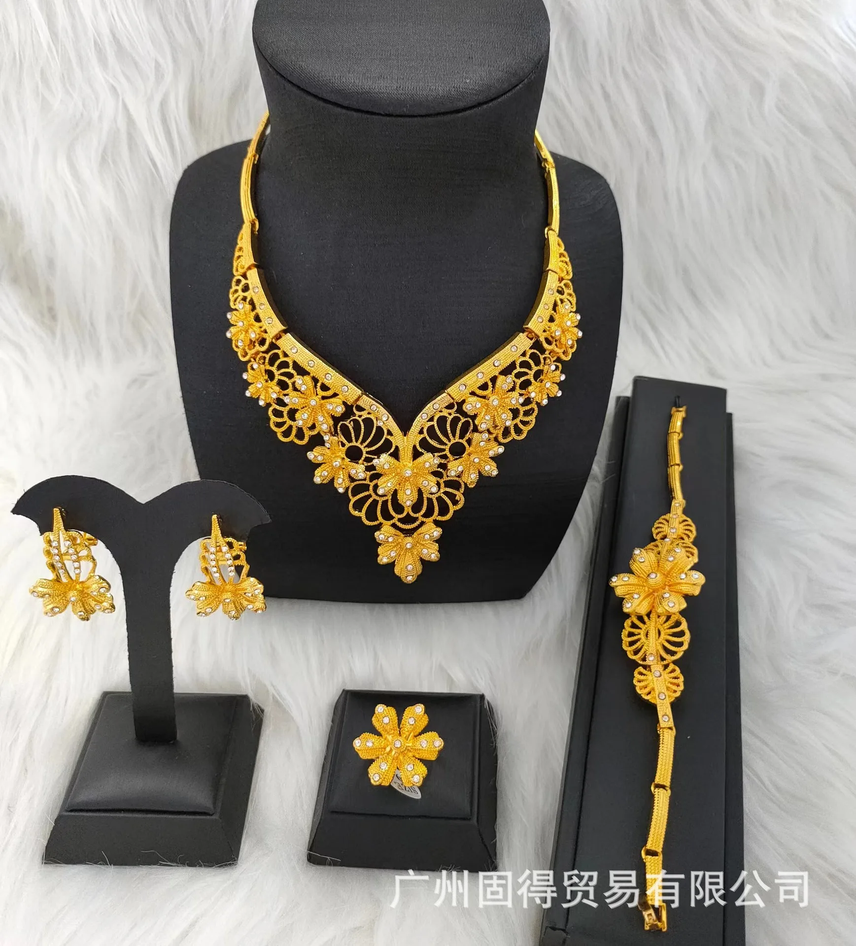 Большой набор из 24 к Дубая золотого сплава в европейском американском и