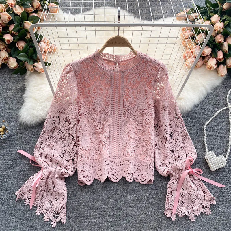 

Женский кружевной топ, новинка 2022, летняя дизайнерская универсальная однотонная ажурная рубашка с расклешенным рукавом, короткие кружевны...