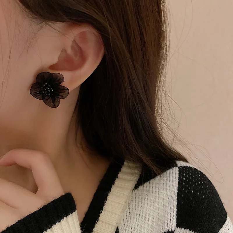 

Retro Black Lace Petal Earrings Female Elegant Simple Jewelry
