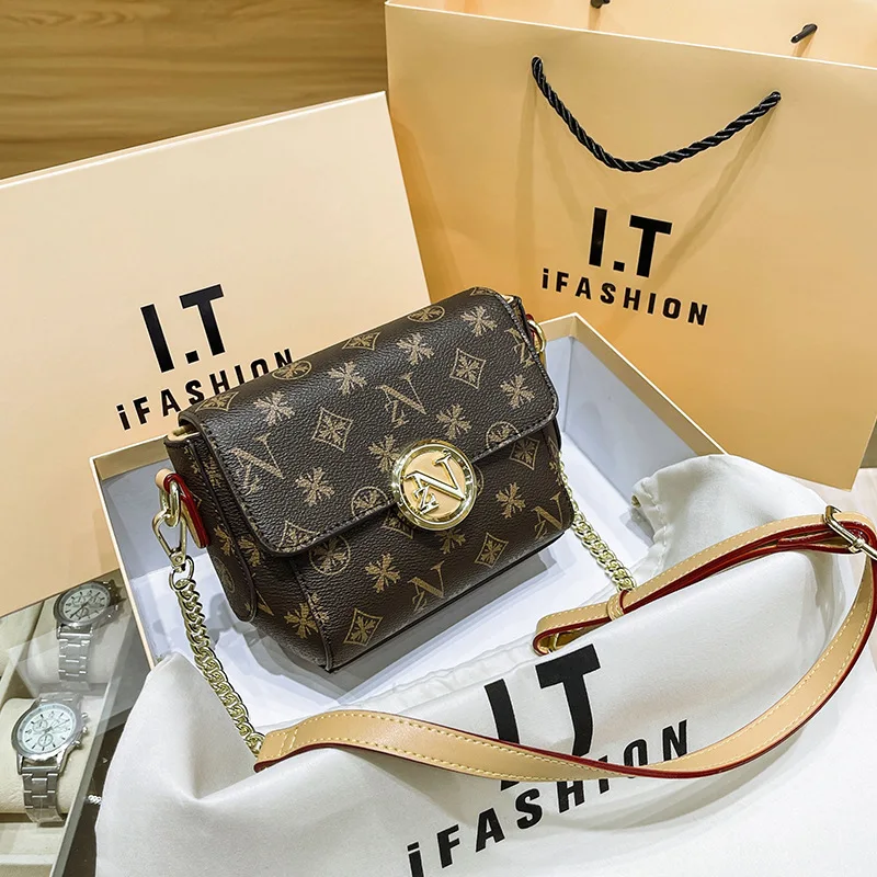 

Free Shiping items New Retro Printed Small Square Bag Versatile and Fashionable One Shoulder Crossbody Commuting Style [5083-1]