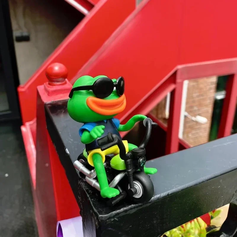 Фото PEPE The Frog Money Player Series глухая коробка фигурки, игрушки, игры, богатые лягушки, модная фигурка, декоративная модель №5
