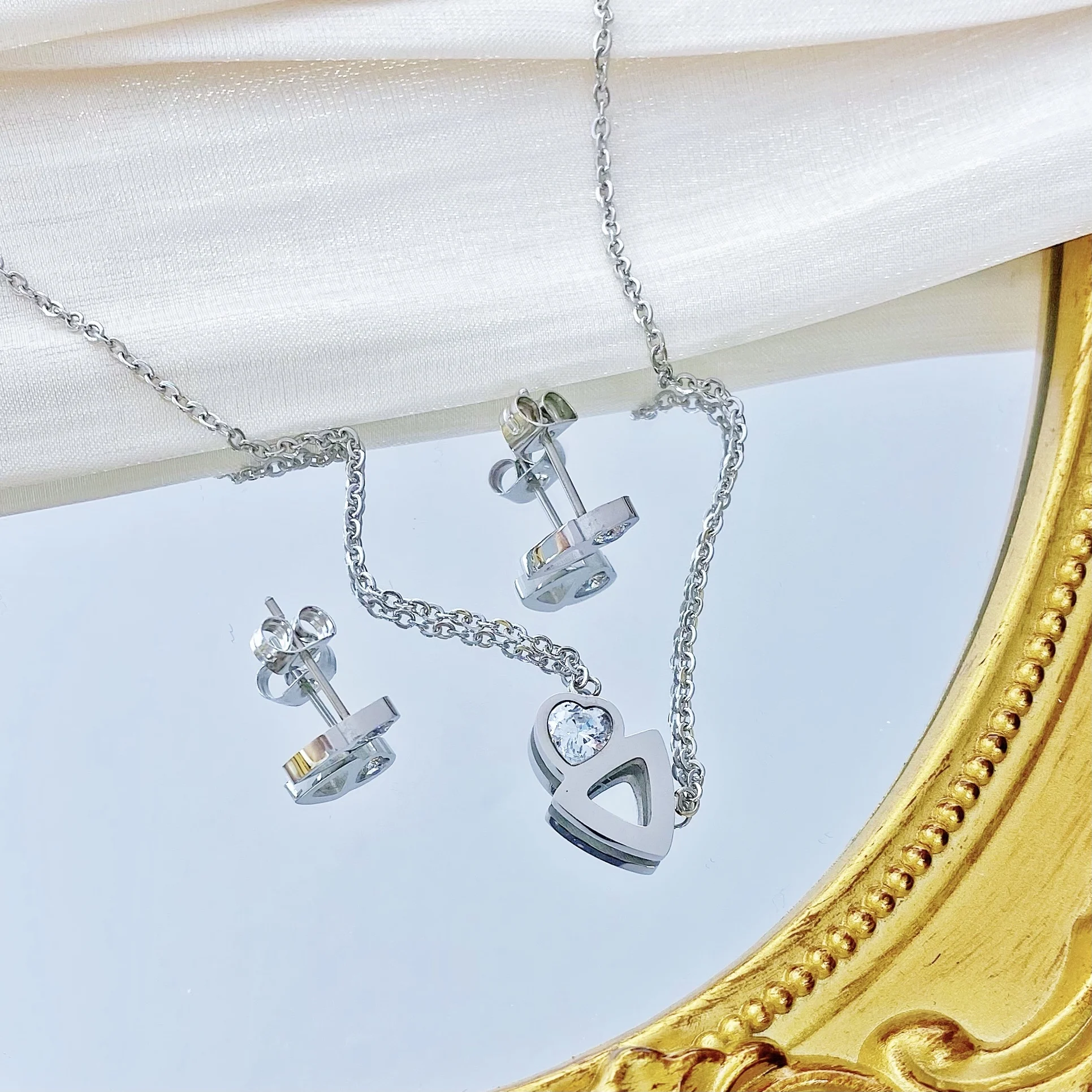 Высококачественное недорогое ожерелье из нержавеющей стали с золотым покрытием