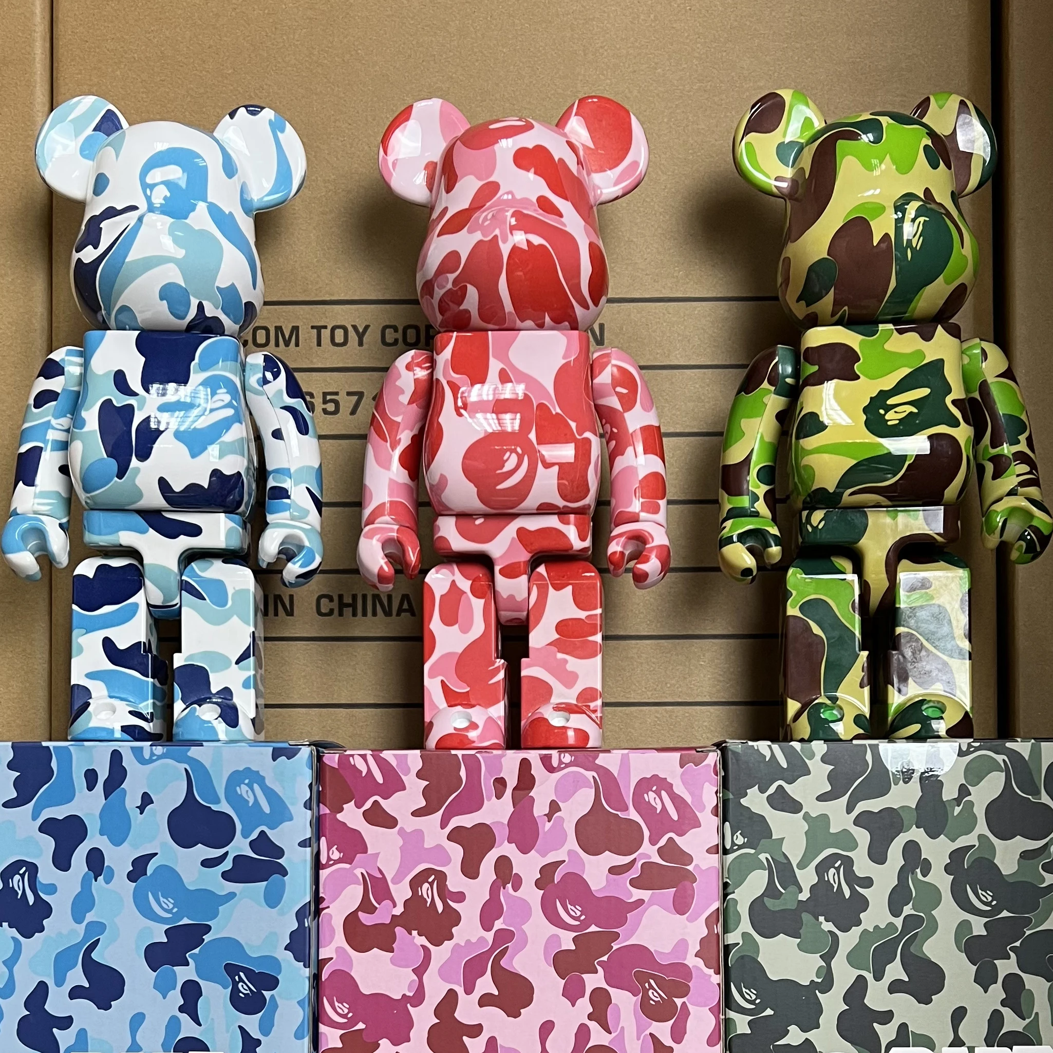 

Camouflage Shark Bearbrick 400% 28cm Blue Red Green Best Selling Be@rbrick ABS Plastic Joint Rotation with Sound Gift Figure