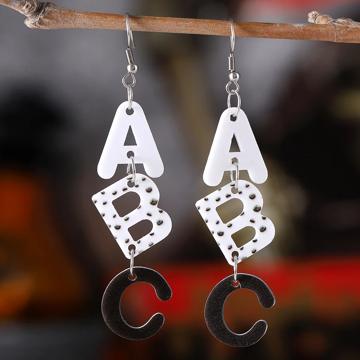Акриловые серьги-подвески ABC