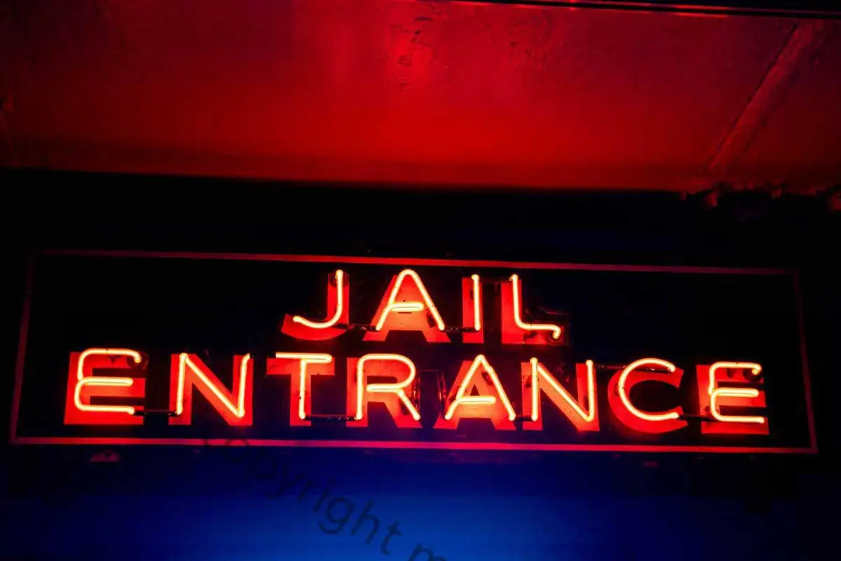 

Неоновая вывеска для входа в тюрьму, металлическая вывеска, жестяная вывеска, оловянные пластины, Настенный декор, украшение комнаты, неоно...