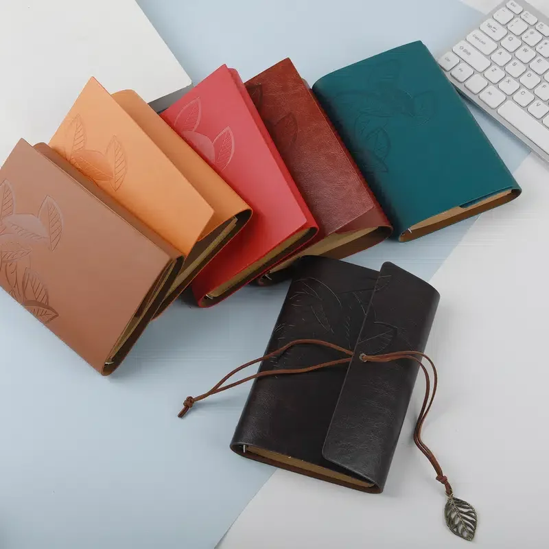 

Чехол-книжка из 70 листов с кожаным Рисунком Листьев