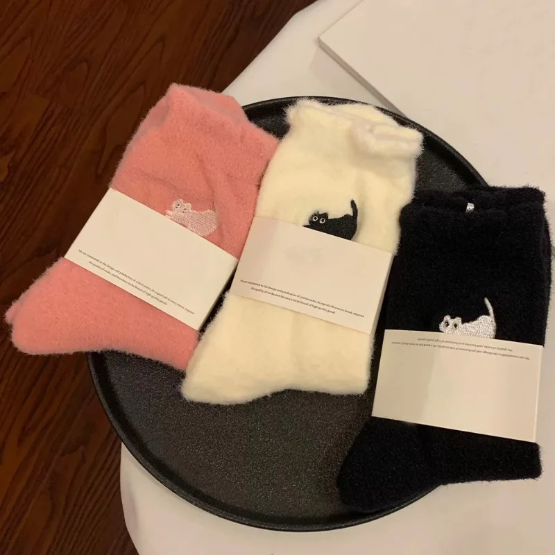 Плюшевые носки с милым котом зимние утолщенные теплые белые средней длины для