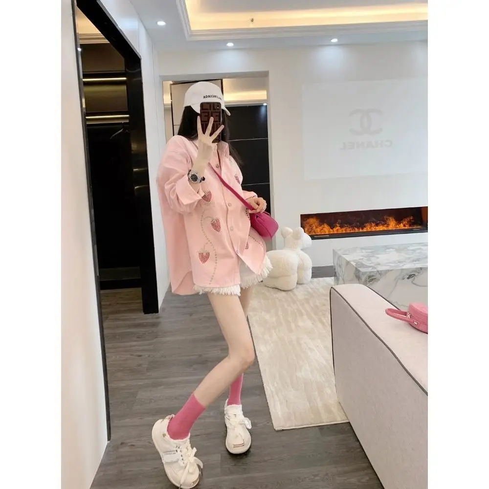 

Strawberry embroidered shirt female 2023 early spring Foreign temperament design Sense niche port wind loose everythingshirtcoat