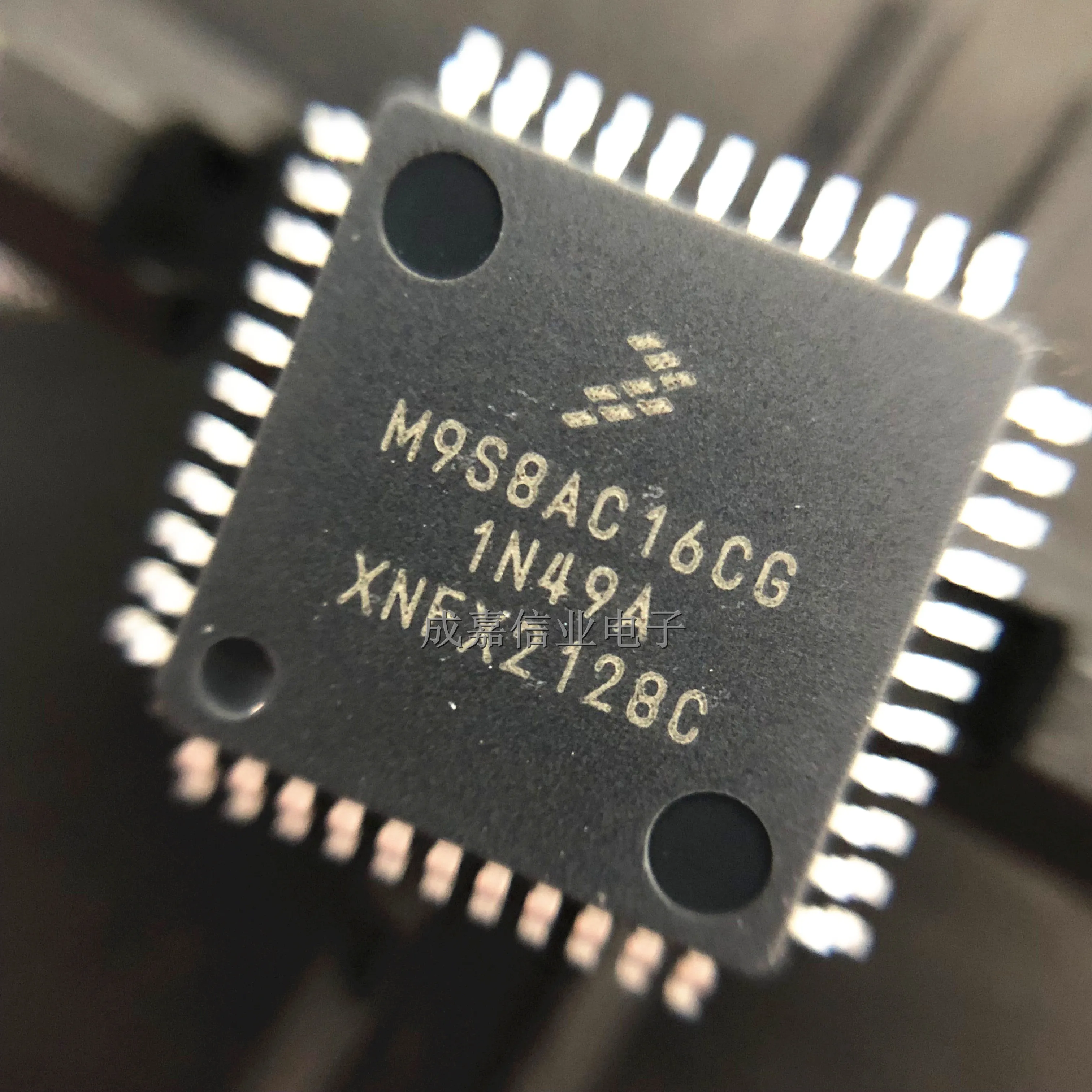 10 шт./партия, 8-битные микроконтроллеры MC9S08AC16CFGE LQFP-44 M9S8AC16CG MCU 8B 16K FLASH 4K RAM, Рабочая температура:- 40 C-+ 85 C