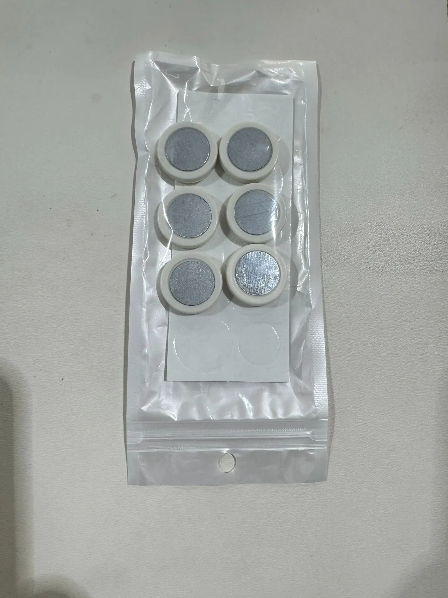 

Магнитный держатель для пульта