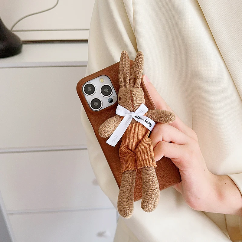 Коричневый кожаный плюшевый чехол для телефона с игрушечным кроликом iPhone 15 14 13 12