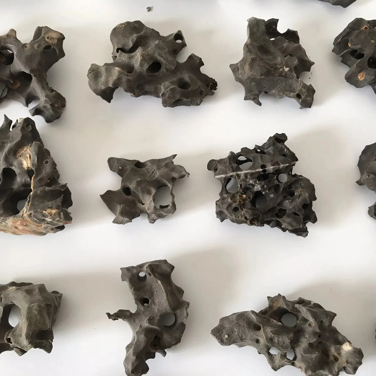 15Pcs Nature Stone Taihu Shiyuan Stone Bonsai Attached Stone Fish Tank Miniature Landscape Natural Size 1-7Cm Random Delivery