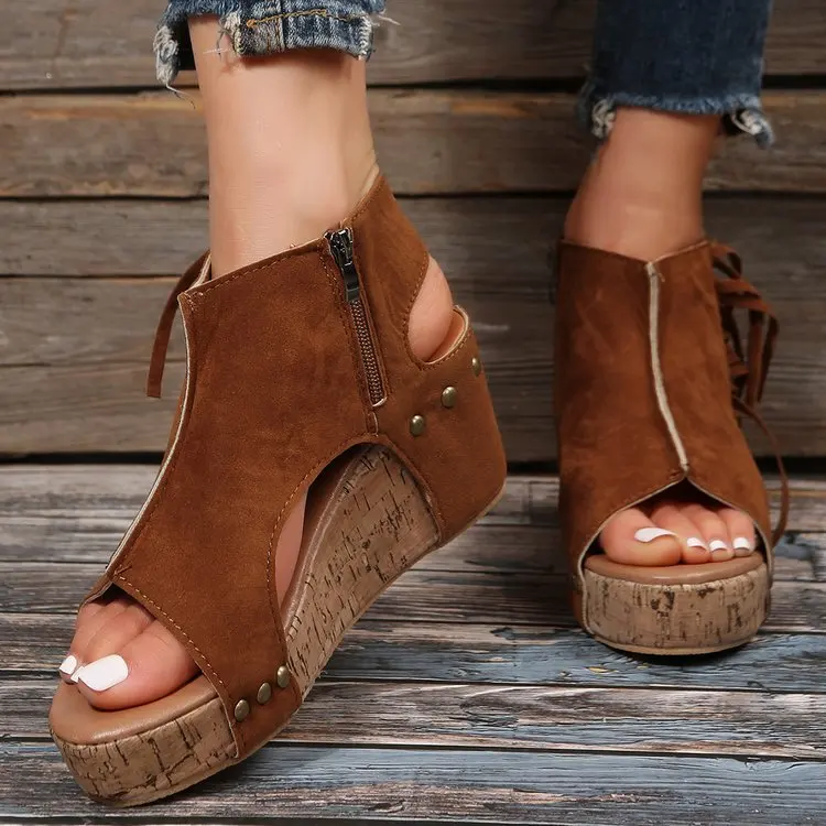 

Новинка 2023, летняя обувь для женщин, модные повседневные женские пляжные сандалии с открытым носком, удобные женские босоножки на танкетке