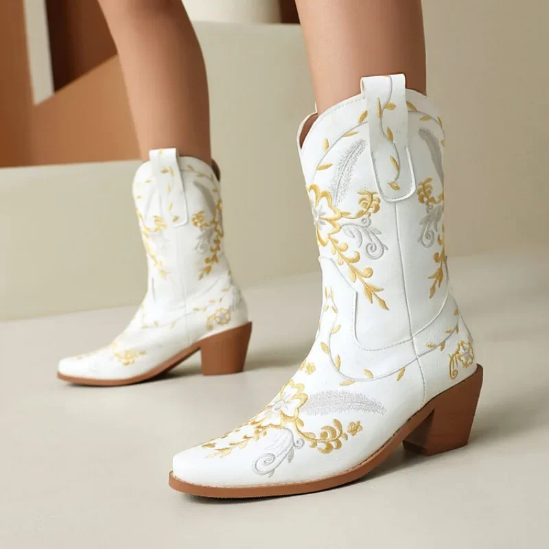 Зимние короткие сапоги с заклепками и принтом тотема ботинки челси на наклонном