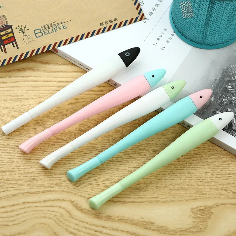 

New Korean students study stationery lovable fish neutral pen office articles black sleeve head signature pen Wholesale price