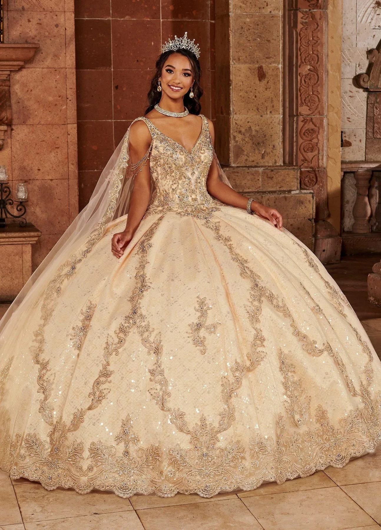 

Champagne Charro Quinceanera Dresses Ball Gown V-neck Tulle Appliques Beaded Puffy Mexican Sweet 16 Dresses 15 Anos