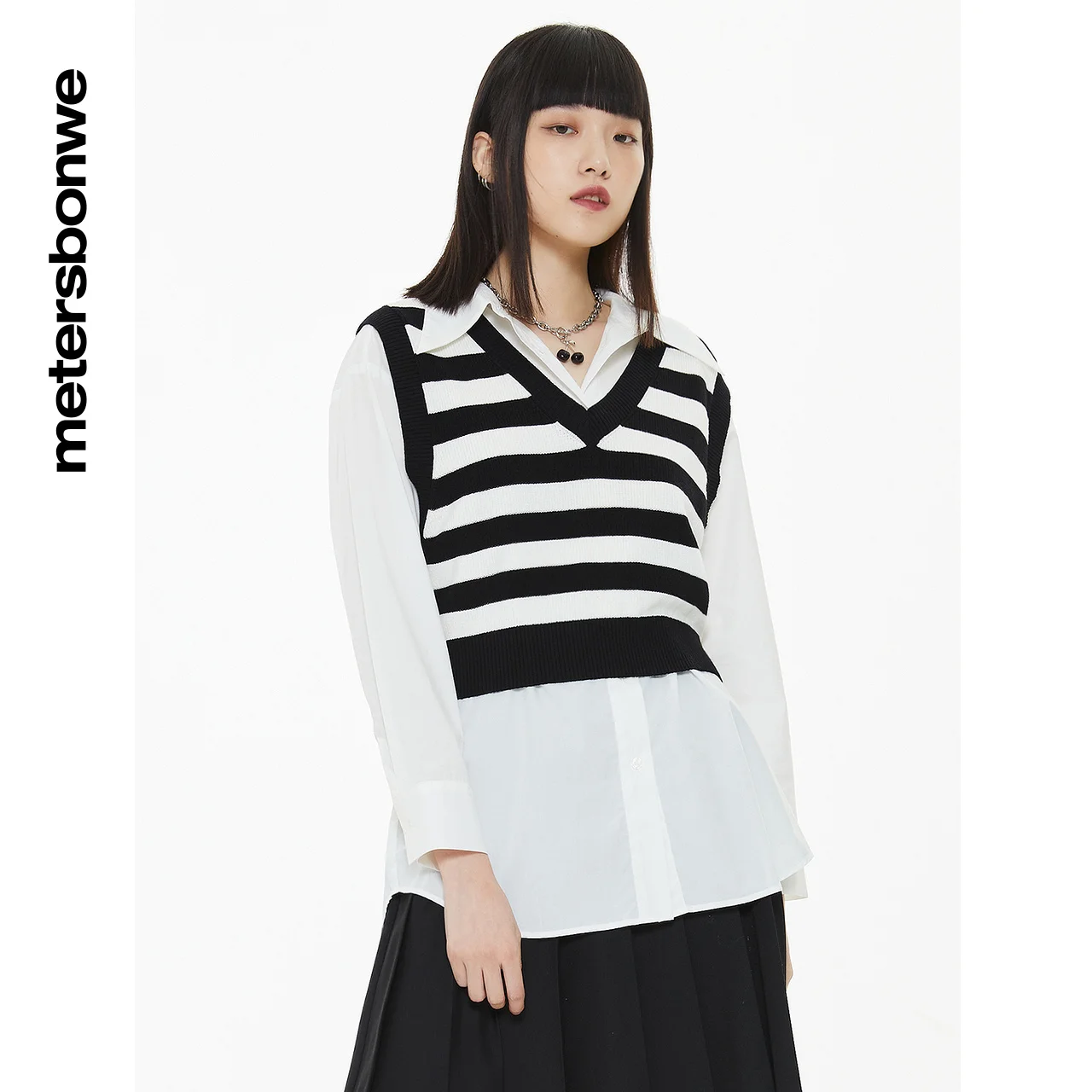 

Metersbonwe Loose Black and White Striped Vest Women Autumn 100 Cotton Waistcoat Winter Fashion V Neck Sweater Inner Brand Tops