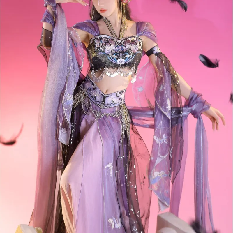 Платье с вышивкой в экзотическом стиле