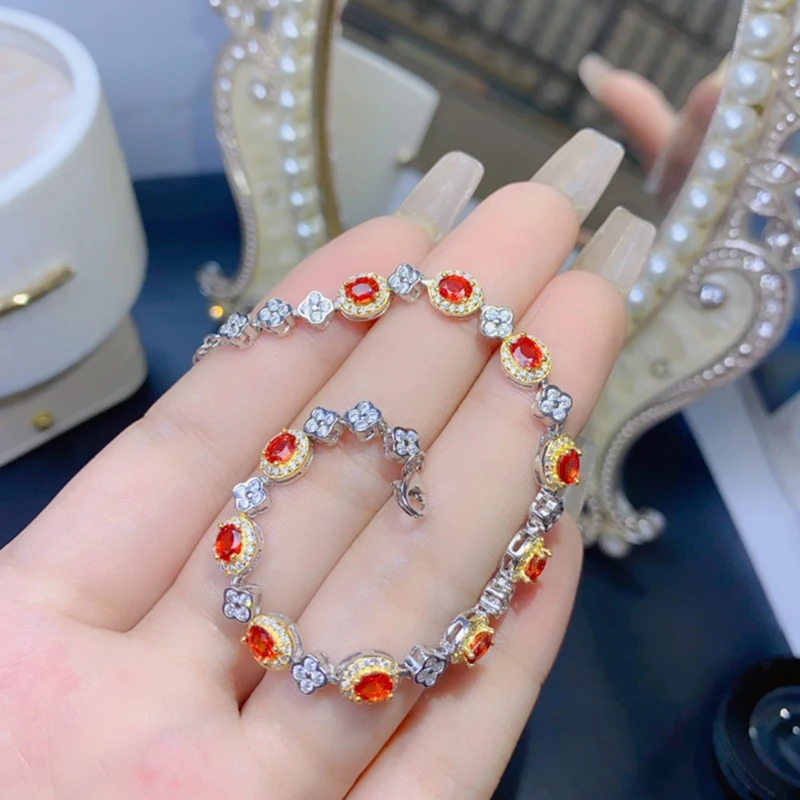 Женский браслет из серебра 925 пробы с натуральным красным сапфиром