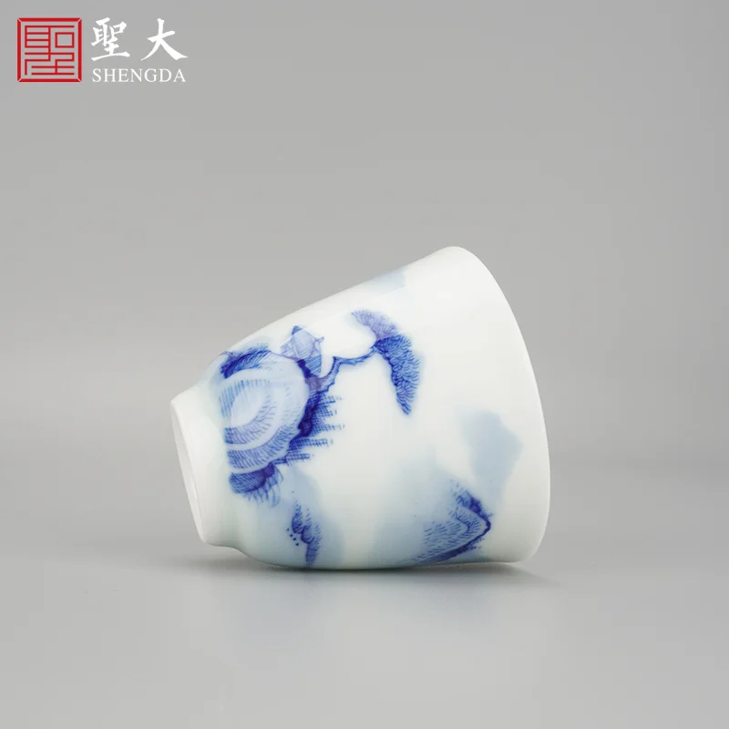

Shengda ceramic tea cup hand painted blue and white Songlu Xianju landscape master cup Jingdezhen tea set tea cup Juxiang cup