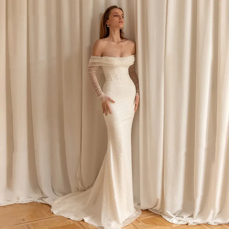 Фото Роскошное белое свадебное платье с юбкой-годе, украшенное бисером, с открытыми плечами, с длинным рукавом, без бретелек, со съемным шлейфом №1