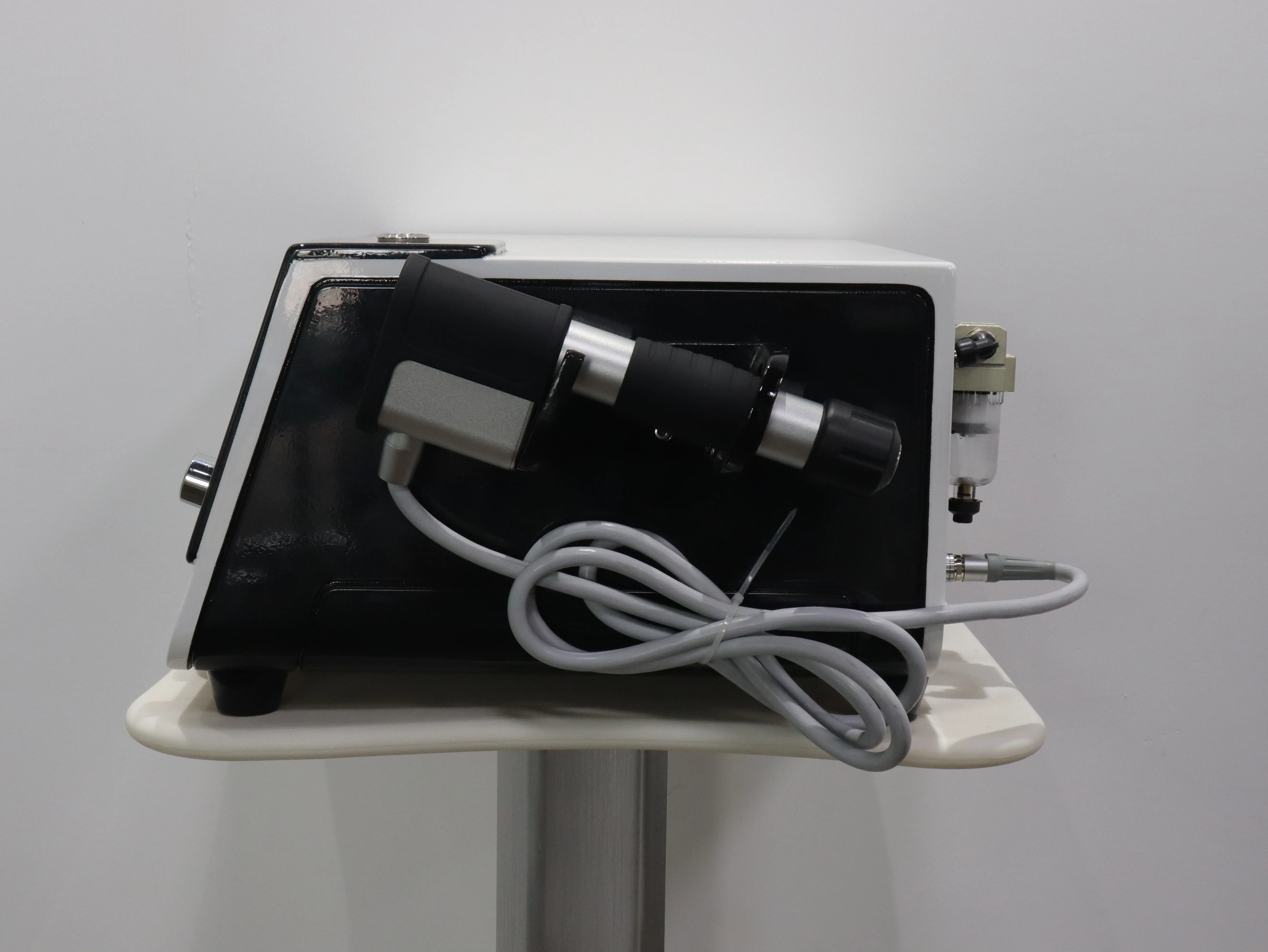 Физиотерапевтический медицинский аппарат с низкой интенсивностью ударной волны